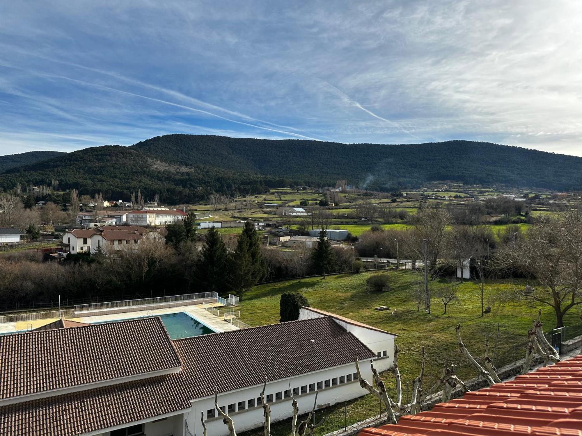 Appartamento Piso Centrico En El Espinar Esterno foto