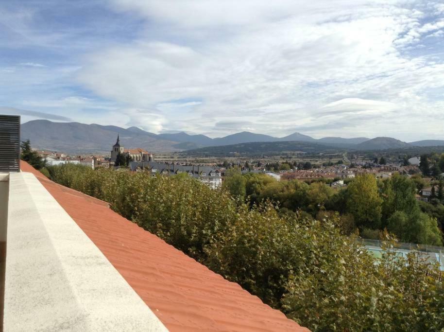Appartamento Piso Centrico En El Espinar Esterno foto